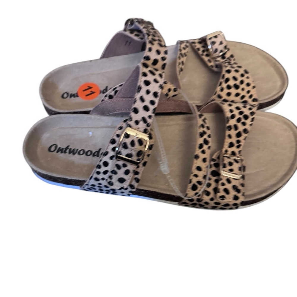 NWT Oakwoods Leopard Print Sandals